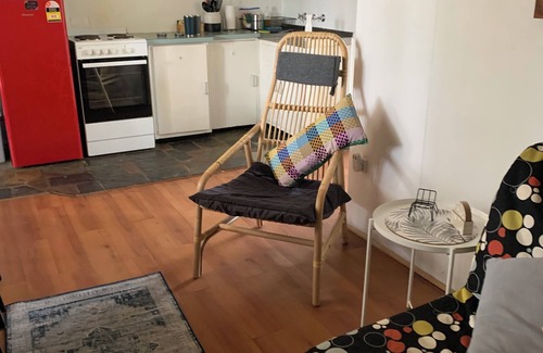Kangaroo Island Apartment | Island Time Cosy budget friendly beach retreat - 5 minute walk to the beach.