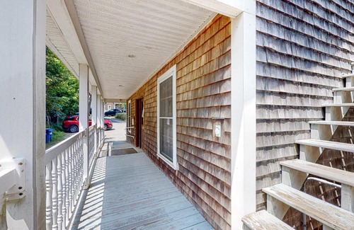 Vineyard Haven House | Island Time