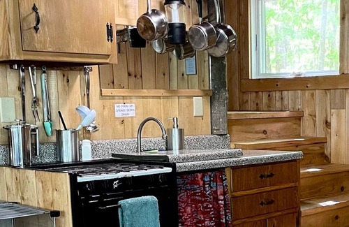 Monmouth House | Island Tree House: Lake Front, Kayaks, & Fire Pit