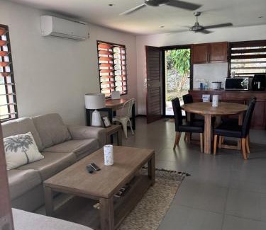 Port Vila House | Island Unit in Pango - Surfhouse