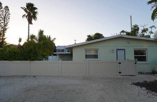 Holmes Beach House | Island Vibe 5: Close to Beach with Private Heated Pool