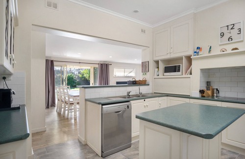 Hayborough House | 'Island View' - Great property for families, pet friendly, and sea views