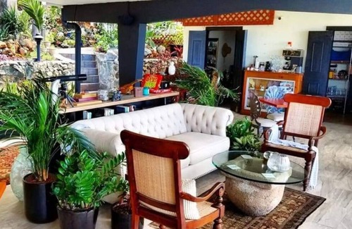 Estate Contant House | Island View Guest House # 11