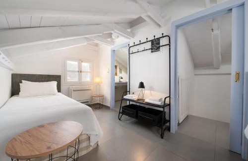 Plaka Apartment | Island View House