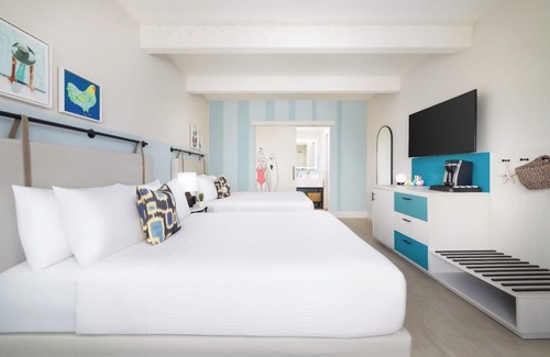 New Town Hotel | Island Views & Comfort | 4 Rooms at Blue Flamingo Key West l Pools & Cabanas