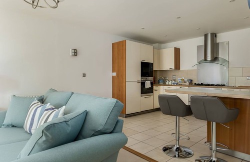 Poole Apartment | Isle be Back - Harbourfront Views from Balconies