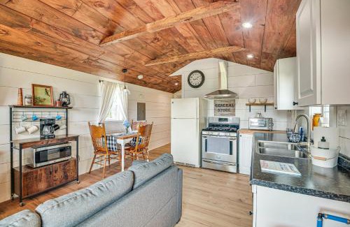 Isle La Motte House | Isle La Motte Cabin about 3 Mi to Lake Champlain!