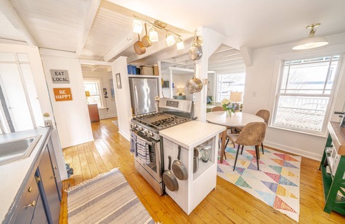 Northport House | Isle View Cottage with access to the private beach