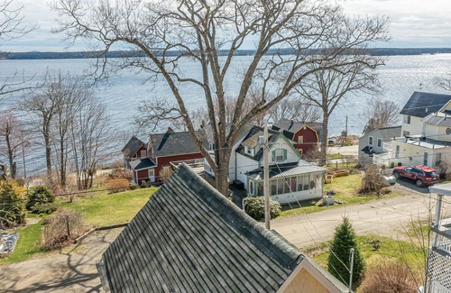 Northport House | Isle View Cottage with access to the private beach