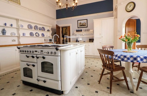 Waterloo Cottage | ISMAY LOUNGE APARTMENT- TITANIC INTEREST in Waterloo, Merseyside