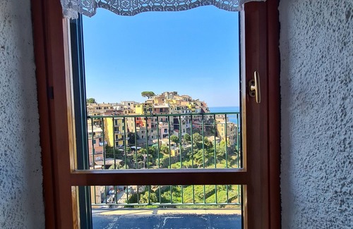 Corniglia Apartment | Isola Apartment with terrace and Stunning sea view