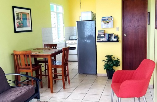 Montana Apartment | ISOLA– Breezy 2nd floor Apt in beautiful neighborhood just min to Beaches & BQN