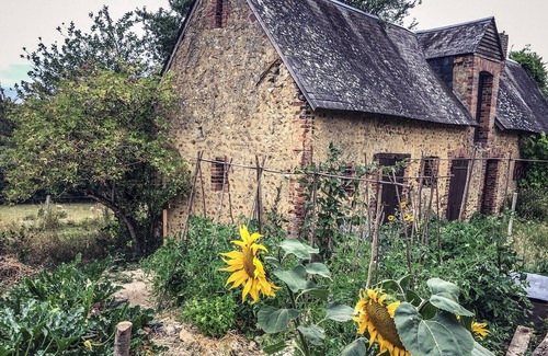 Valennes House | Isolated farmhouse with stunning views over the valley