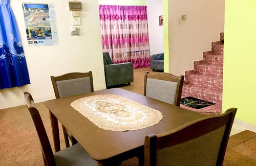 Seremban House | Isyfaq Homestay 4 Bedroom & 3 Bathroom