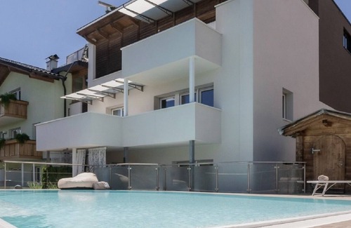 Appiano Sulla Strada del Vino Apartment | Holiday Apartment "Apartment Wieser 3" with Mountain View, Heated Pool & Wi-Fi