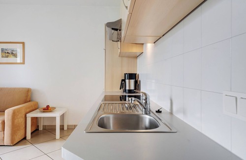 St. Pauls Apartment | Apartment 'Pink Lady' with Mountain View, Shared Terrace and Wi-Fi