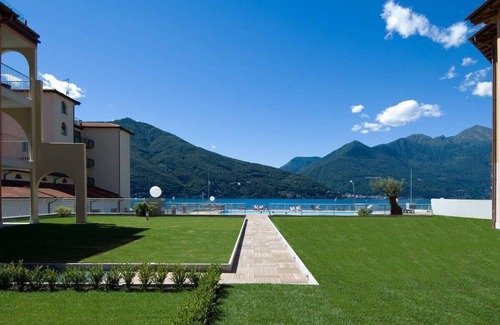 Maccagno Apartment | Maccagno apartment with pool and jacuzzi
