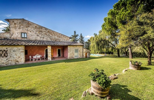 Chiocchio Cottage | Charming Farmhouse with Private Pool among Vineyards