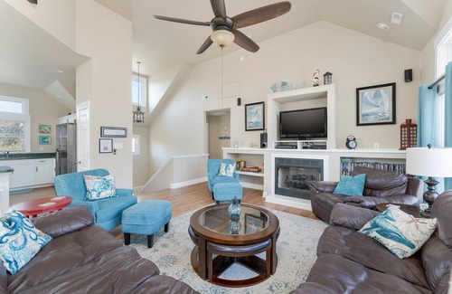 Rodanthe House | It's A Wonderful Life | Oceanside | Waves | Sleeps 12