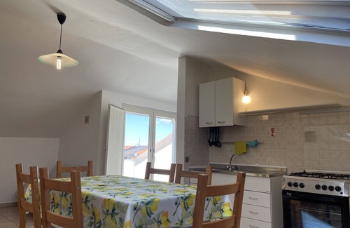 San Giacomo degli Schiavoni Apartment | The Nest: Cozy attic room in quiet area
