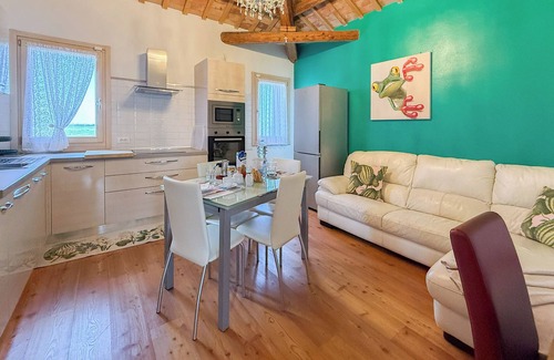 Cavarzere Apartment | DAISY Luxury Apt in Villa, Patio, Pool, Hot Jacuzzi, A/C, WiFi, Gym, Sauna