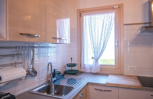 Cavarzere Apartment | DAISY Luxury Apt in Villa, Patio, Pool, Hot Jacuzzi, A/C, WiFi, Gym, Sauna