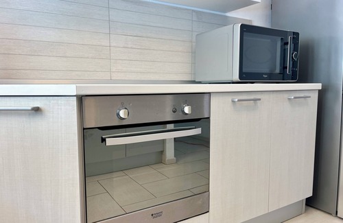 Torre delle Stelle House | Bouganville 2 Bagni con box Doccia, 3 Camere da Letto, Cucinino Separato