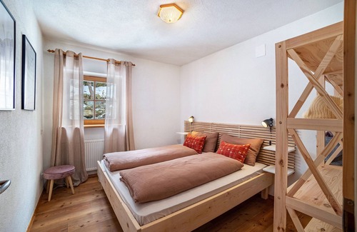 Rasun Anterselva House | Vacation Home "Mountain Lodge Antholz" with Mountain View, Private Garden und Wi-Fi