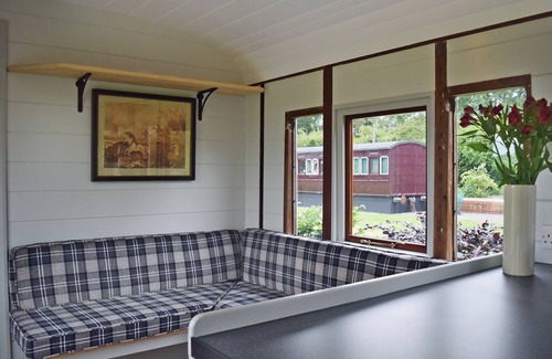 Stowmarket Cottage | Italian Carriage-UKC3492