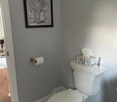 Salem Apartment | It’s Showtime-Book Lally’s House! Steps to Common!
