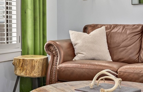 Dripping Springs Cottage | 'Ivy Cottage' - Hill Country Views at Allegro!