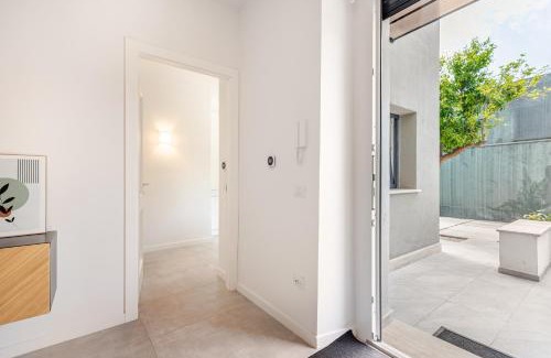 Latina Apartment | IVY - Golden