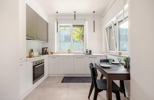 Latina Apartment | IVY - Golden