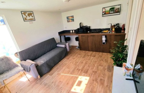 Seacroft Cabin | Ivy guest house - double room near Roundhay Park