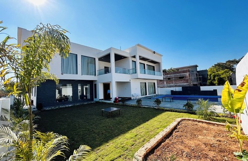 Bedla Villa | Ivy House by Ebony Stays – Luxury 4BHK Villa in Udaipur with Private Pool