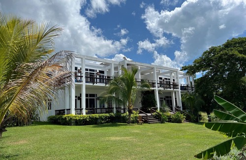 Whitehouse Apartment | Ivy's Cove - Luxury Villa with private beach