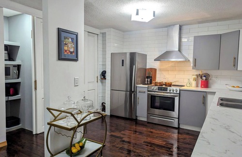 St. Vital House | IvyRose-3 bedroom house with Gym, Sauna and Hot tub in Winnipeg