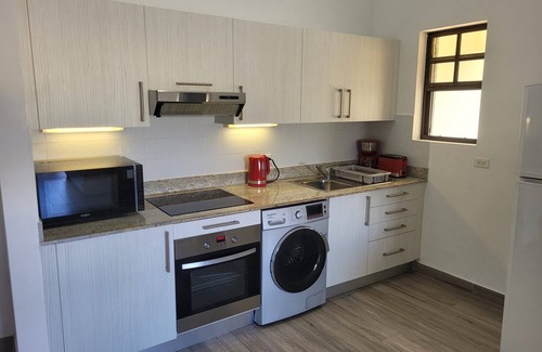 Halcyon Heights Apartment | Ixora 7, boutique complex in Holetown, 5 minutes walk to beaches and amenities