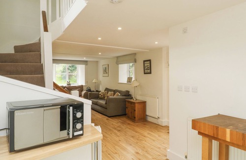 Ottery St Mary Cottage | IXWORTH COTTAGE, pet friendly, with a garden in Ottery St Mary