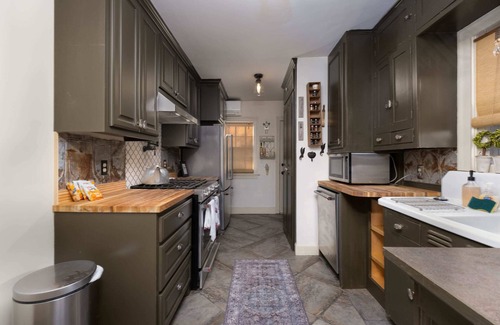 Amarillo House | J-Town House Summary: