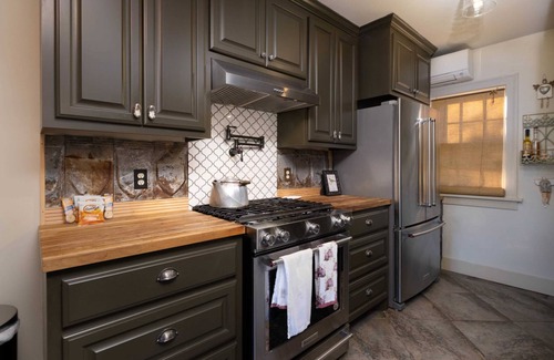 Amarillo House | J-Town House Summary: