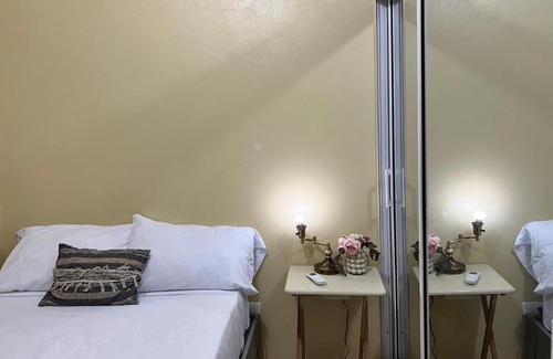 Los Maestros Apartment | J&W apartment