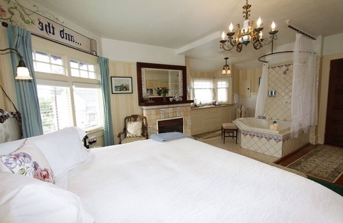 Monterey Bed & Breakfast | Jabberwock Inn