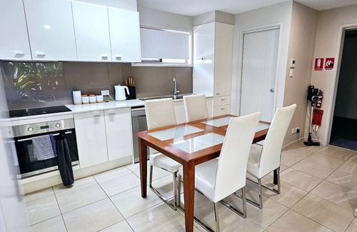 Beerwah Apartment | 'Jacaranda' @ Sunlight Swan - Beerwah - sleeps 6
