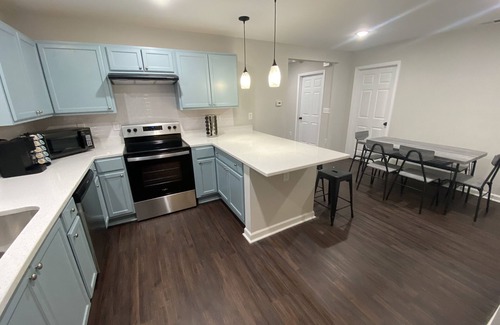 Kings Mountain House | JackPotz BNB- Cozy Modern Bungalow, 5 min. to Two Kings and More!