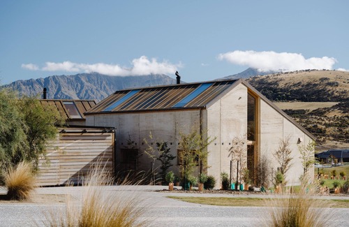 Kawarau Falls House | Jacks Point - Earth House