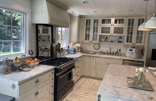 Jackson House | Jackson Family Retreat, walk to Everything, town Square, fenced yard, ebikes.