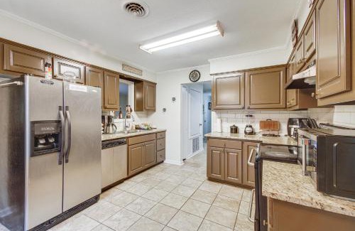 Tougaloo House | Jackson Home with Patio, 2 Grills and Ping-Pong Table!