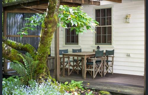 Walhalla House | Jacomb's Cottage and Studio