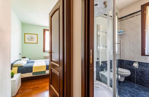 Casalgrande Apartment | Jacuzzi Apartment in Italian Villa, Wi-Fi & Garden Sassuolo - Maranello